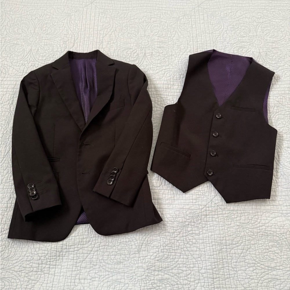 Classic Black Blazer with Structured Shoulders